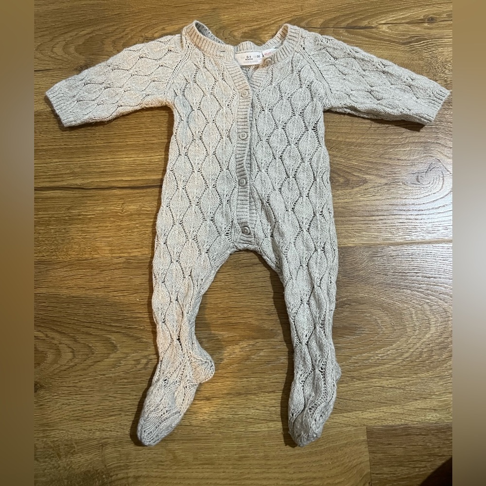 0-1 month (runs large) Zara knitted onesie